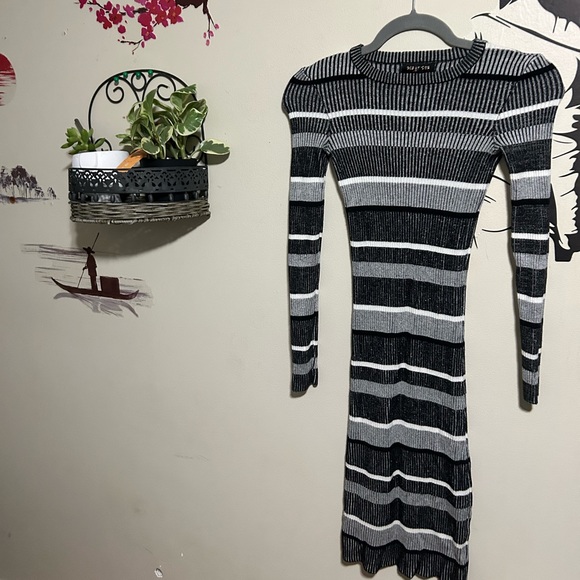 Stretchy Striped Winter BodyCon Dress - Picture 8 of 9